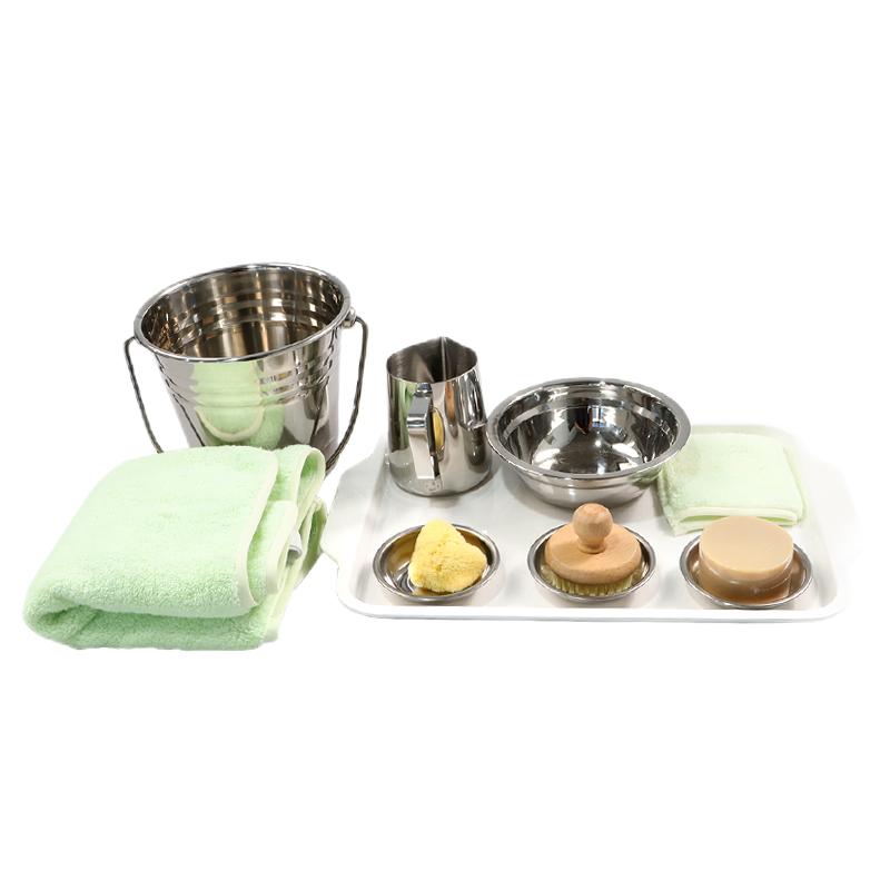Washing a Table-IC- (Cloth Apron) D715